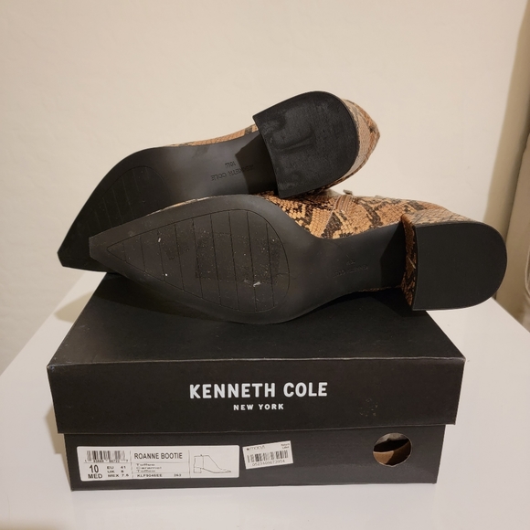 Kenneth Cole snake print pointed boots. Size 10 - Picture 4 of 4